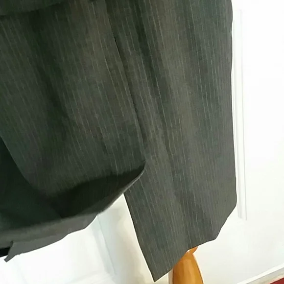 Banana Republic sizes: Jacket 6. Skirt 4 - Picture 9 of 16